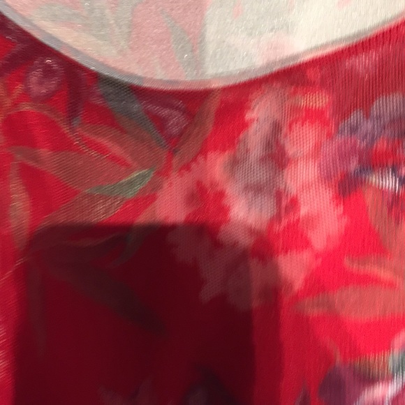 Beautiful Red Floral Patterned Dress - Picture 9 of 10